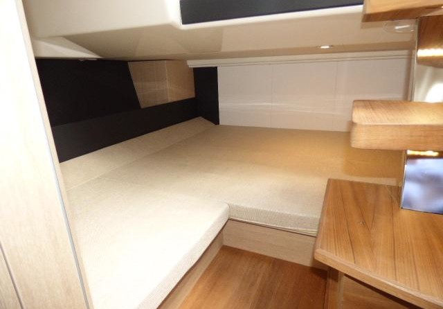 Cranchi Endurance 30