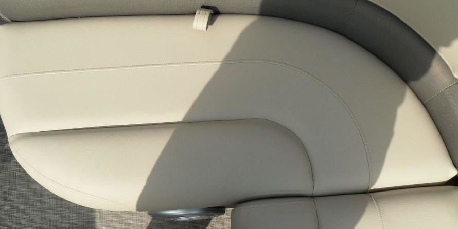 Sun Tracker Party Barge 18 DLX