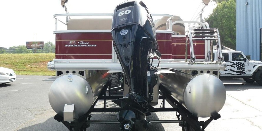 Sun Tracker Party Barge 18 DLX