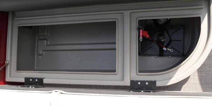 Sun Tracker Party Barge 18 DLX