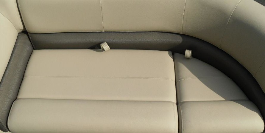 Sun Tracker Party Barge 18 DLX