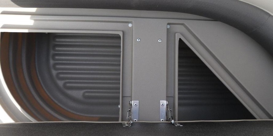 Sun Tracker Party Barge 18 DLX