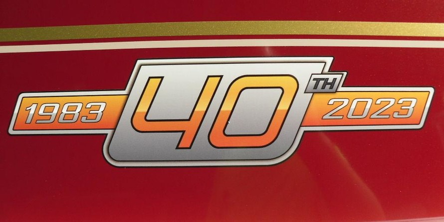 Sun Tracker Party Barge 18 DLX