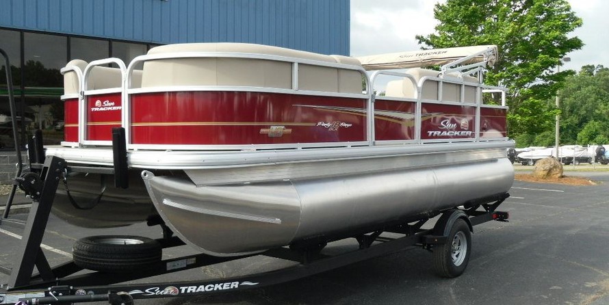 Sun Tracker Party Barge 18 DLX
