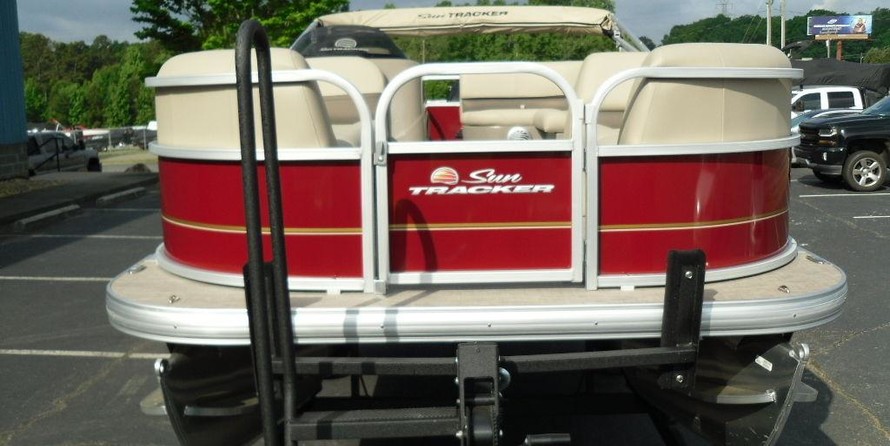 Sun Tracker Party Barge 18 DLX