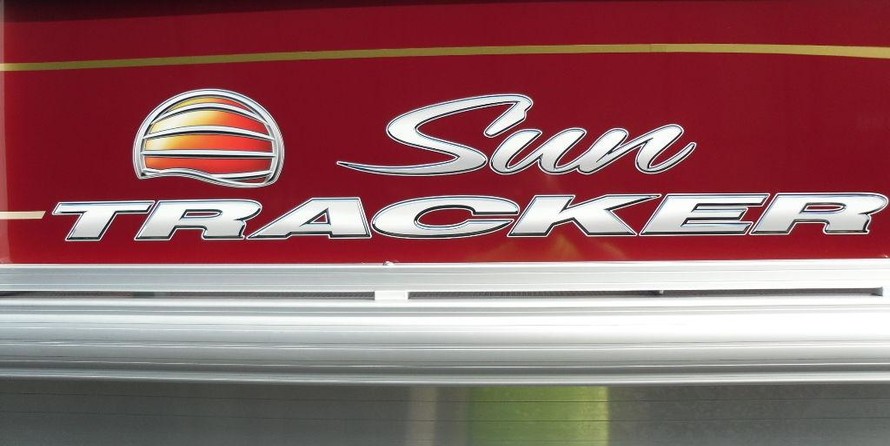 Sun Tracker Party Barge 18 DLX