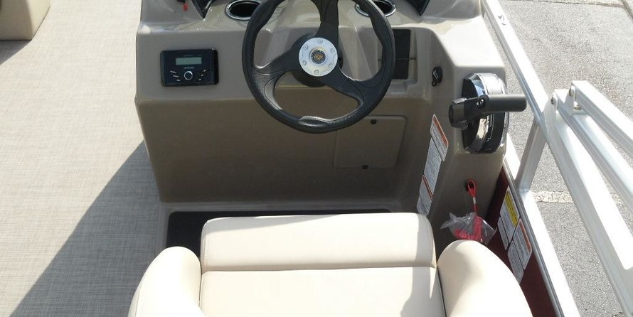 Sun Tracker Party Barge 18 DLX