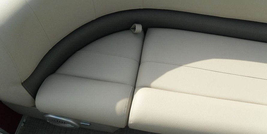 Sun Tracker Party Barge 18 DLX