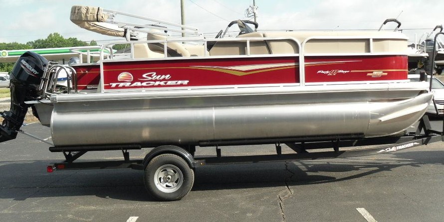 Sun Tracker Party Barge 18 DLX