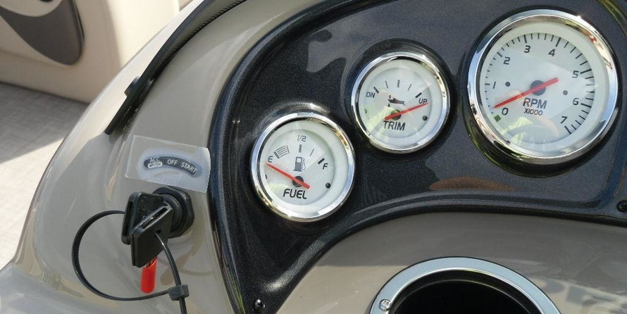 Sun Tracker Party Barge 18 DLX