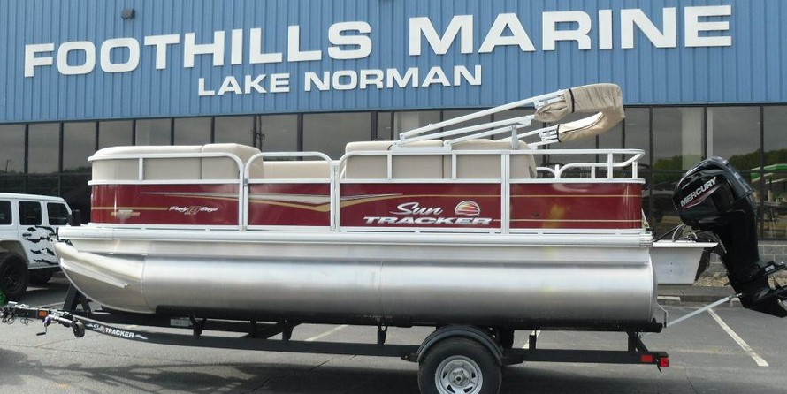 Sun Tracker Party Barge 18 DLX