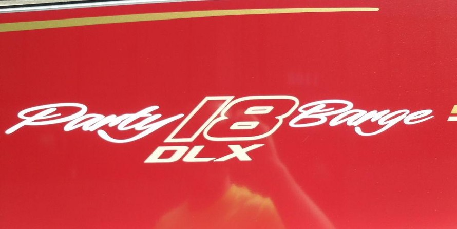 Sun Tracker Party Barge 18 DLX