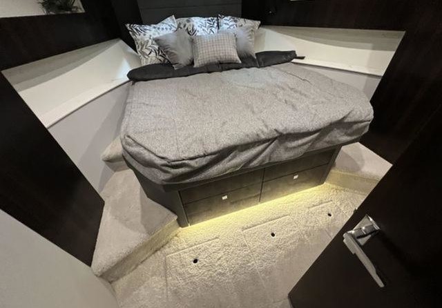 Cruisers Yachts 42 Cantius