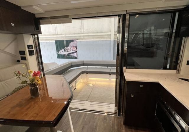 Cruisers Yachts 42 Cantius