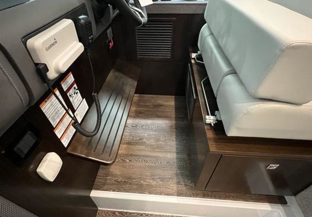 Cruisers Yachts 42 Cantius