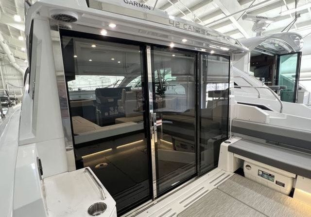 Cruisers Yachts 42 Cantius