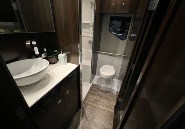 Cruisers Yachts 42 Cantius