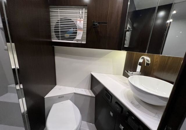 Cruisers Yachts 42 Cantius