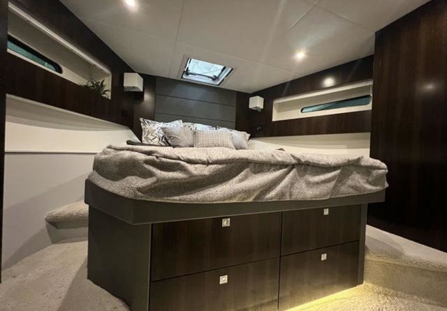 Cruisers Yachts 42 Cantius