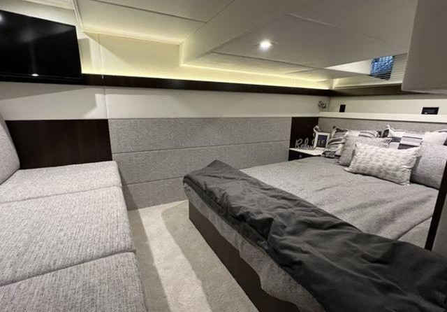 Cruisers Yachts 42 Cantius