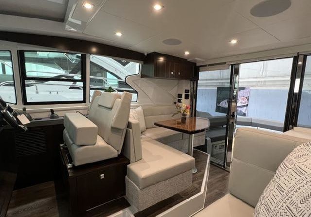 Cruisers Yachts 42 Cantius