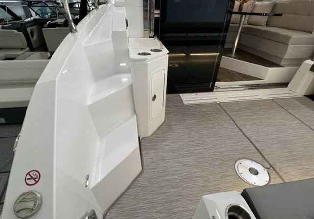 Cruisers Yachts 42 Cantius