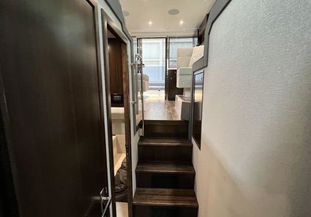 Cruisers Yachts 42 Cantius