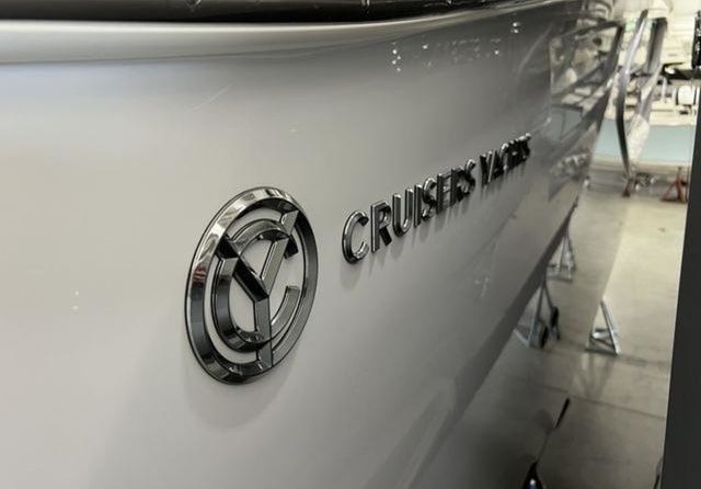 Cruisers Yachts 42 Cantius