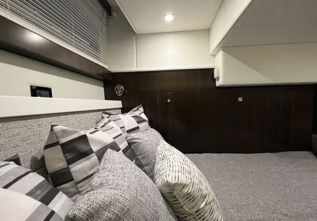 Cruisers Yachts 42 Cantius