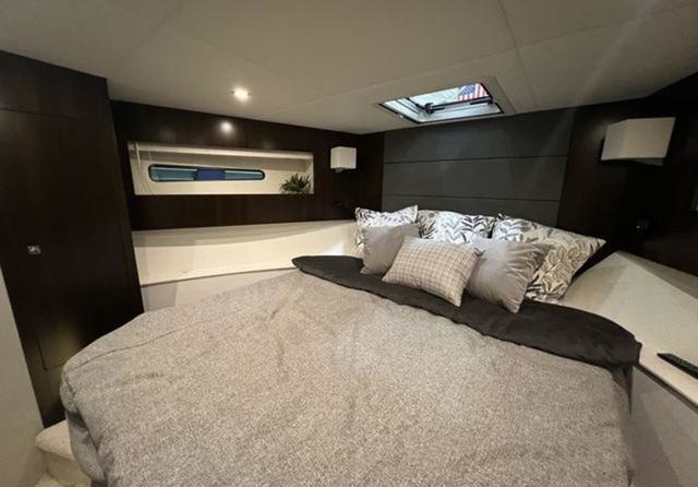 Cruisers Yachts 42 Cantius