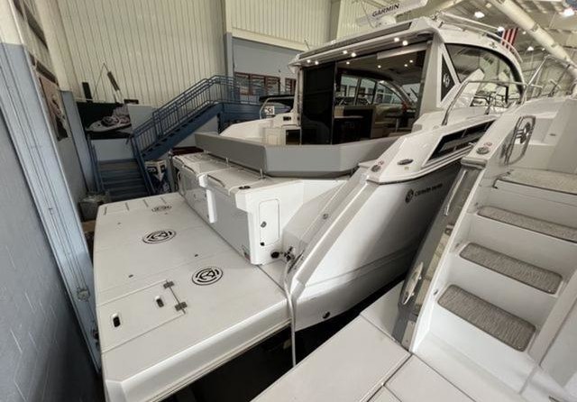 Cruisers Yachts 42 Cantius