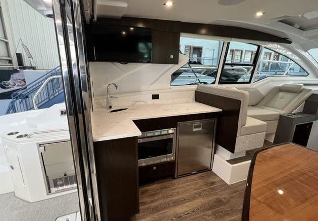 Cruisers Yachts 42 Cantius