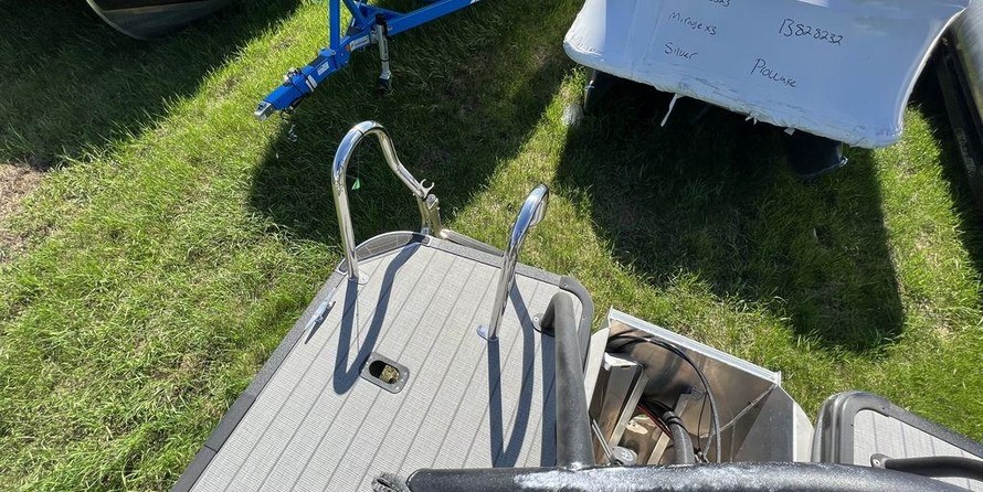 SunChaser 24 SB BUNK TRAILER 150HP