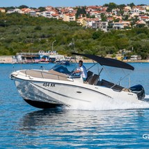 Quicksilver Activ 755 Sundeck
