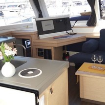 Fountaine Pajot Lucia 40