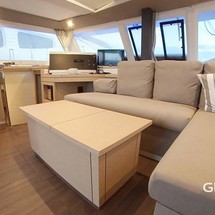 Fountaine Pajot Lucia 40