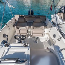 Quicksilver Activ 675 Open