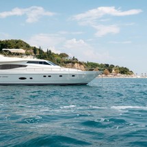 Ferretti 730