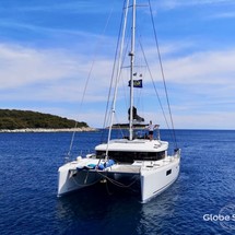 Lagoon 52