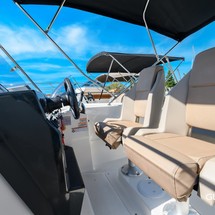 Quicksilver Activ 675 Sundeck