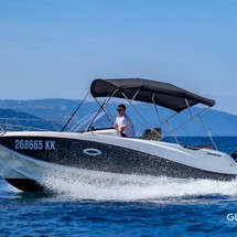 Quicksilver Activ 675 Sundeck