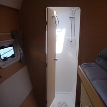 Lagoon 421