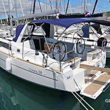 Beneteau Oceanis 38