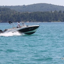 Quicksilver Activ 675 Sundeck