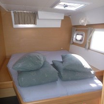 Lagoon 421