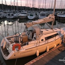 Beneteau Oceanis 37