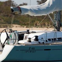 Beneteau First 45