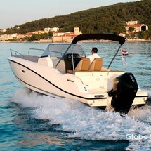 Quicksilver Activ 675 Sundeck