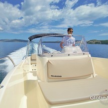 Quicksilver Activ 675 Open