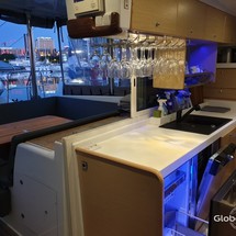 Lagoon 421